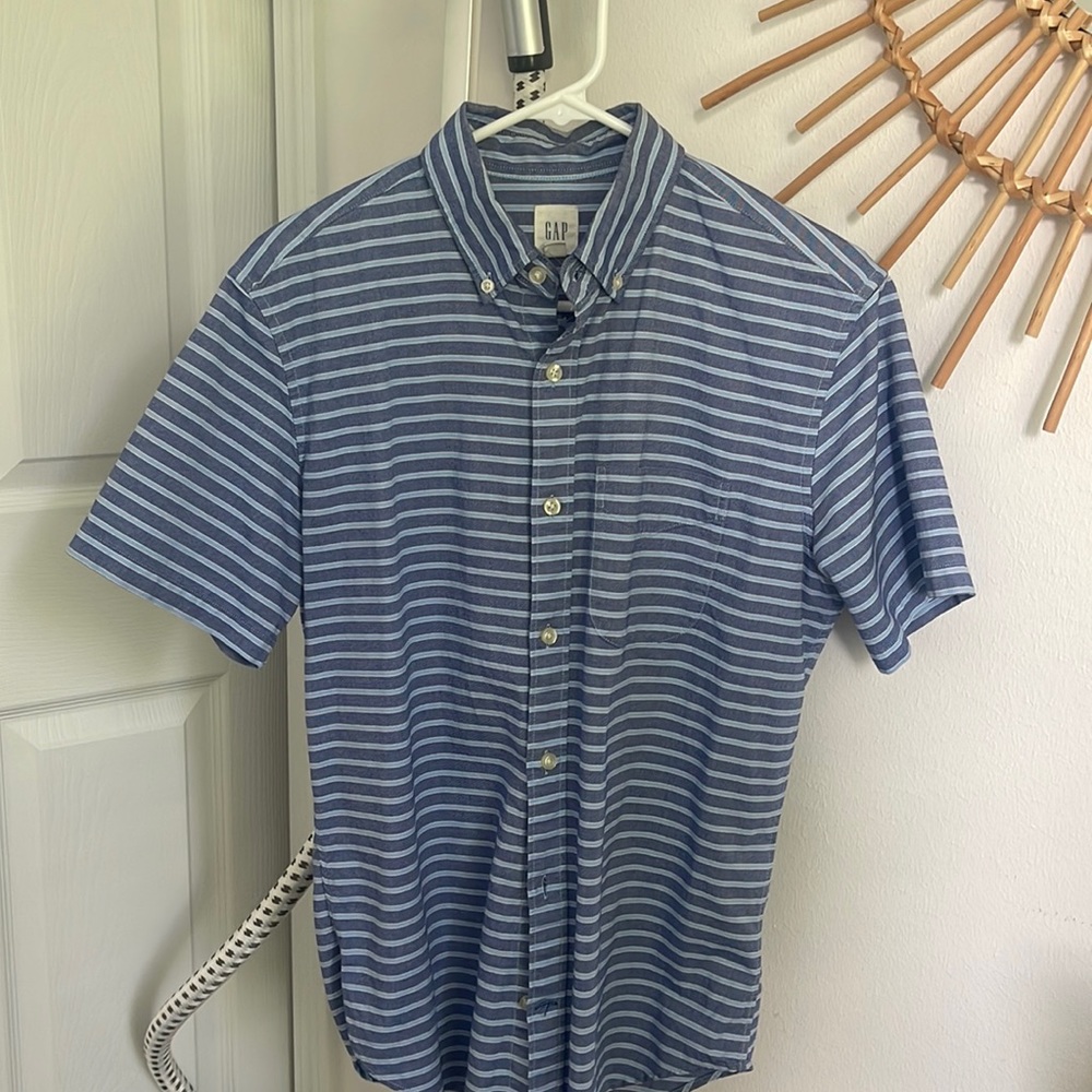 Gap Men’s Button Down Shirt
